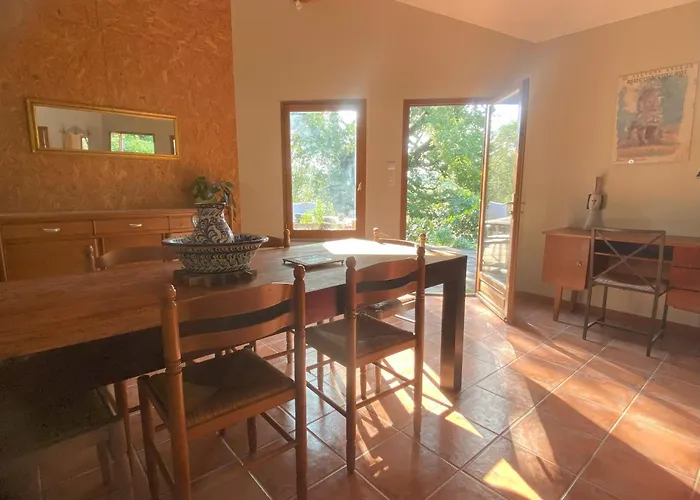 Le De La Gestere Ambax